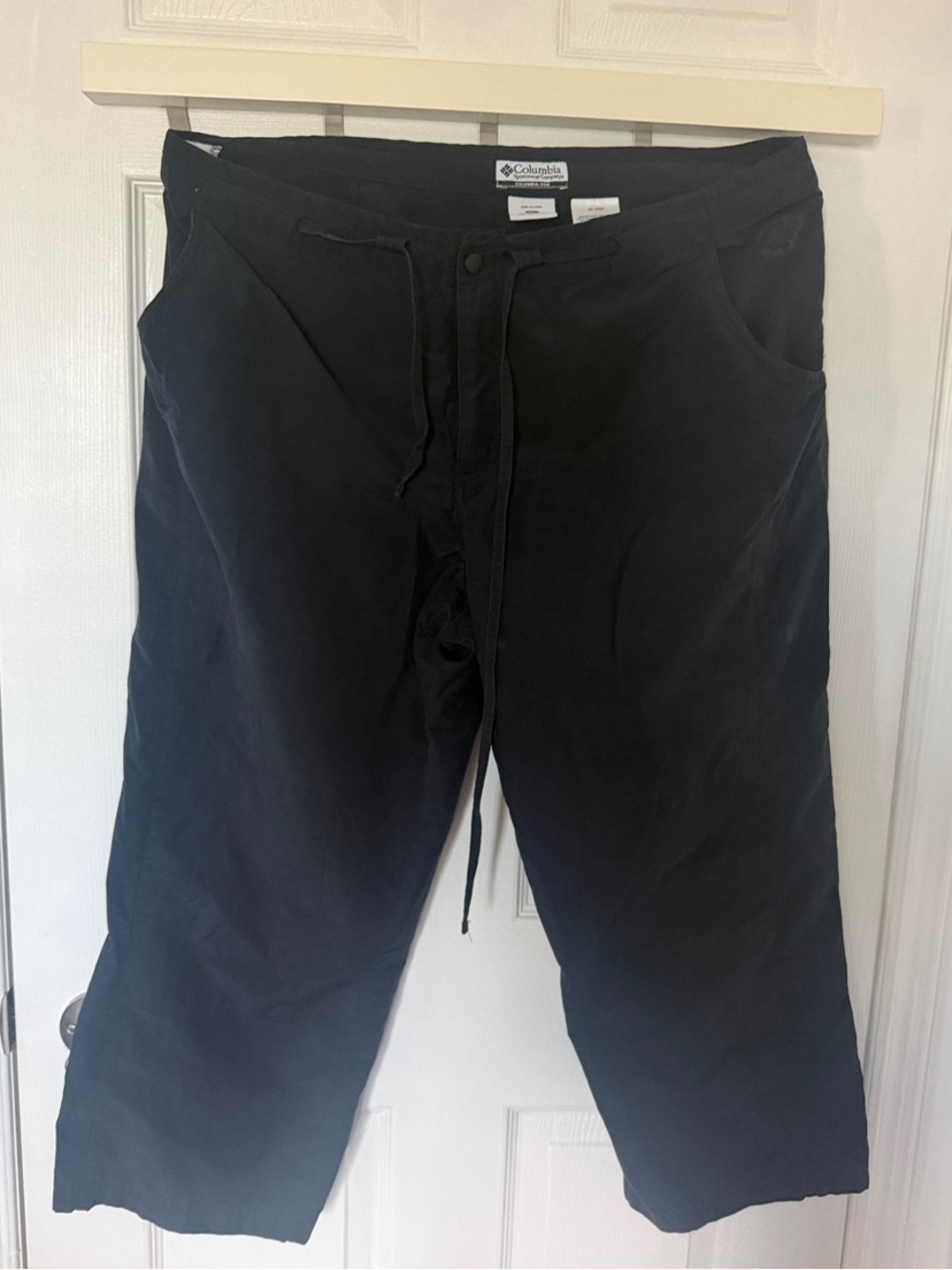 Vintage Columbia Women Black Drawstring Capri Pants mint condition